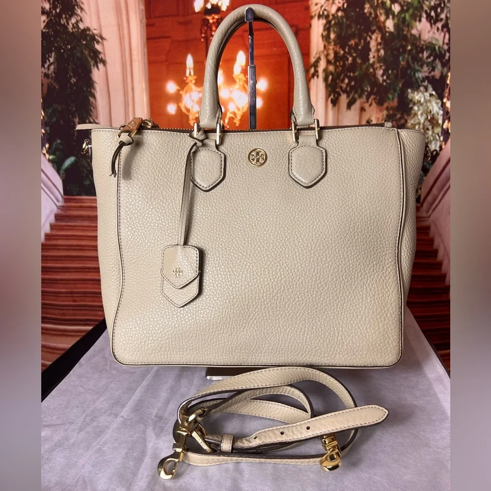 Tory Burch Robinson pebbled leather tote bag cream color with logo charm tag - Picture 1 of 17